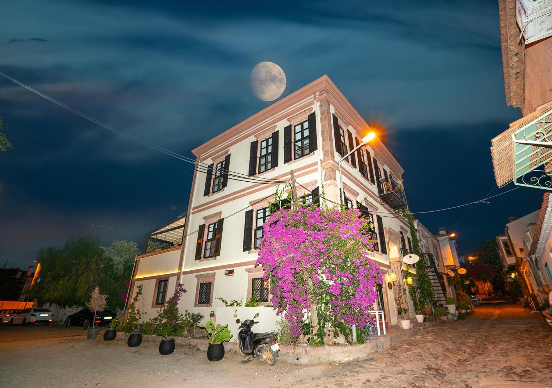 Hotel Siyah Lale Cunda 1841 (Adults Only) Ayvalı Zewnętrze zdjęcie